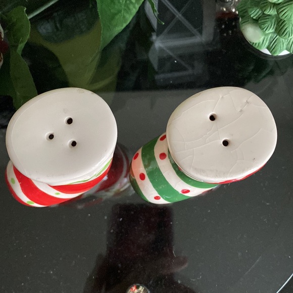 Salt & Pepper shakers - Picture 3 of 8